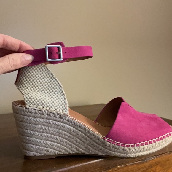 Super cute Gentle Souls wedges. - Picture 8 of 8